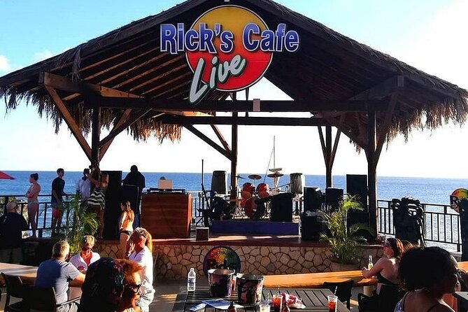 3 to 5 Hour Private Herbal Tour Shopping and Dinner at Ricks Cafe - How the private ride shapes the day