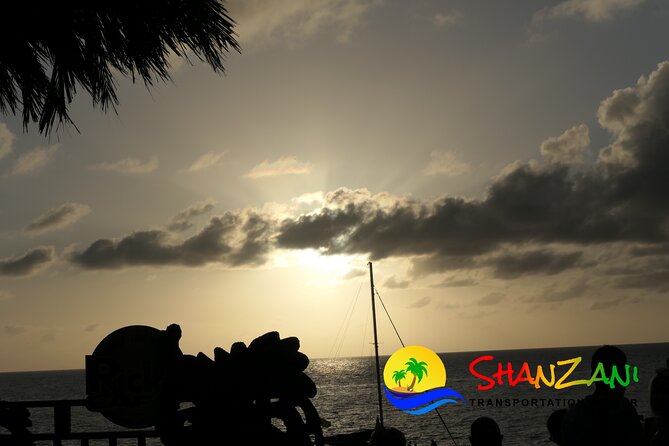 7 Mile Beach & Ricks Cafe with free Shopping experience - What private transport adds to a $50 tour