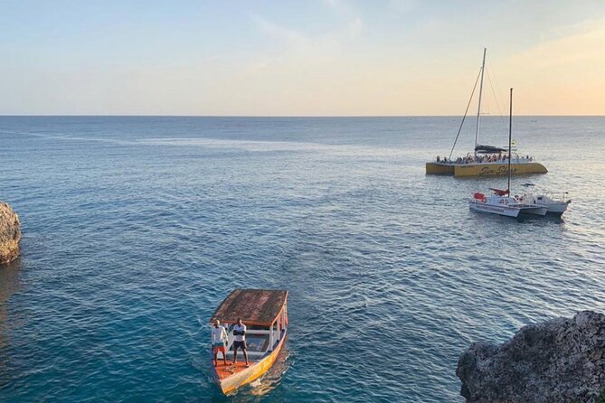 Bamboo Rafting, Catamaran Party Cruise and Ricks Cafe - Seven Mile Beach: three hours on the catamaran