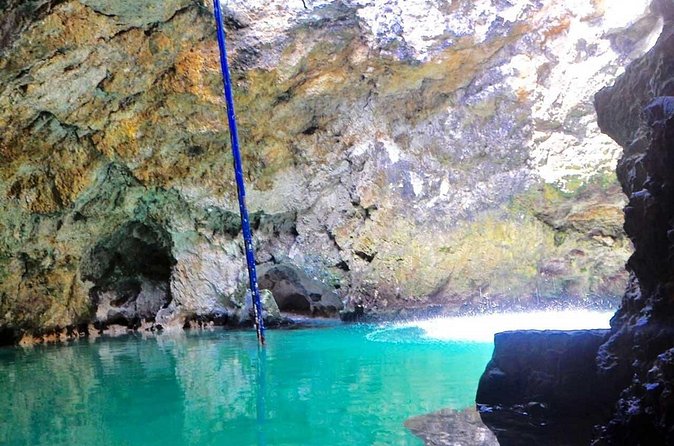 Blue Hole Mineral Spring and Rick's Cafe - What your guide adds to the day