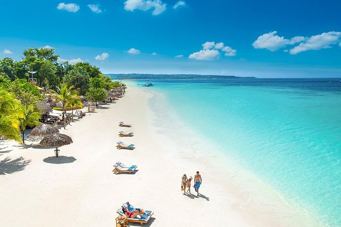 Blue Hole Mineral Spring, Ricks Cafe, 7 Mile Beach and Shopping Private Tour - Time Square Shopping Mall for a one-hour stop