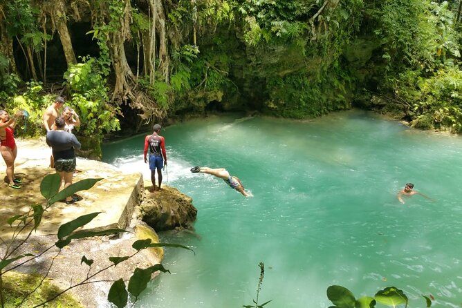 Blue Hole/Secert falls and Dunns River Combo Tour - Why pair Blue Hole with Dunn’s River Falls?
