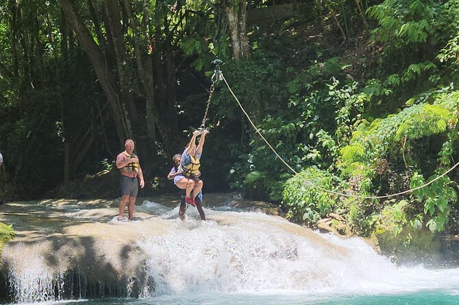 Bluehole and Bamboo Rafting from Montego Bay - The guides shape the day