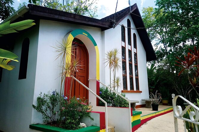 Bob Marley Nine Miles, sightseeing and local food and fruit stop - Mountain Views and Rural Jamaica Along the Way