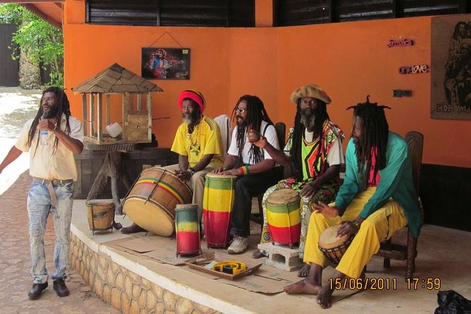 Bob Marley's Nine Mile Admission and Guided Tour from Montego Bay - A 15-minute stop at Columbus Park