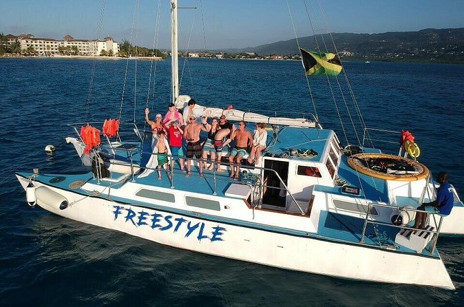 Catamaran, snorkeling & Dunn's River Falls - Columbus Park in five minutes