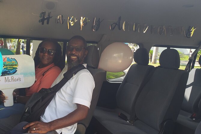 Customized MBJ Airport Transfer to Hotels in Montego Bay - Turning a Montego Bay airport pickup into a welcome party