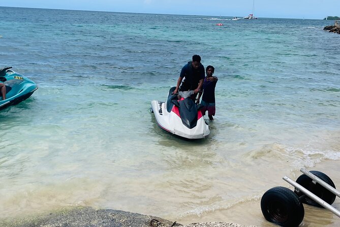 Customized Parasailing & JET-SKI - Moving from the jet ski to the parasailing boat