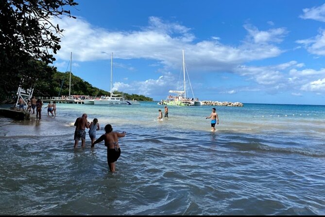 Dunn's River Fall's - Discovery Bay gives you ten useful minutes