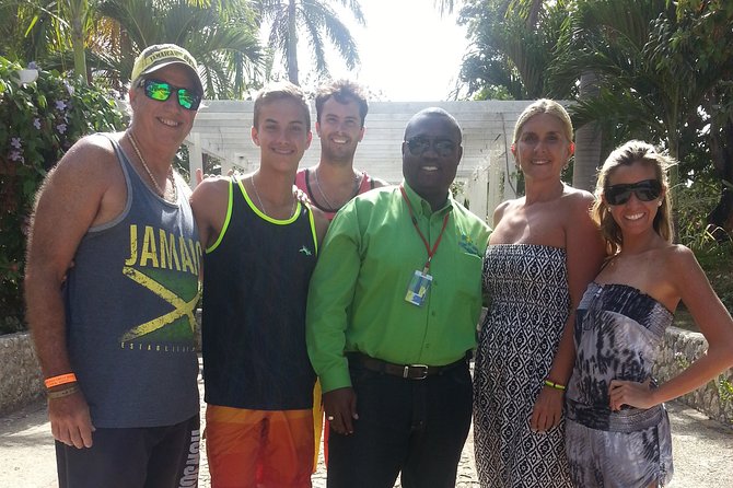 Excellence Oyster Bay Private Transfer - How the $40 price works for different group sizes