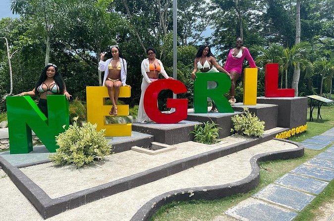 Full Day Tour of Negril Beach: Margaritaville & Rick's Cafe Live - Sunset and cliff jumping at Rick’s Cafe