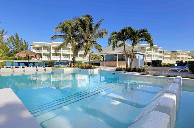 Grand Palladium and Lady Hamilton Private Airport Transfer - Arriving at the resort without an extra stop