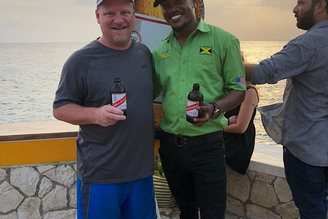 MBJ Transfer - Montego Bay Hotels Only - Leaving Sangster Airport without the taxi scramble
