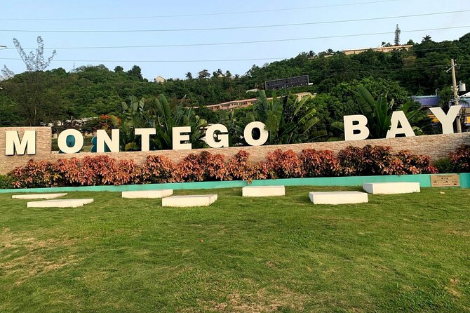 Montego Bay Airport private Taxi to Royalton Negril - The airport-to-hotel ride and the optional supply stop