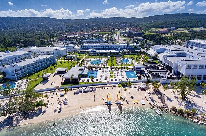 Montego Bay Airport Transfer to Montego Bay and Falmouth Hotels - The best match for solo visitors and small groups