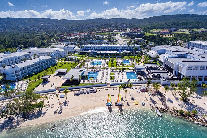 Montego Bay Airport Transfer to Montego Bay and Falmouth Hotels - What the vehicle and onboard extras mean