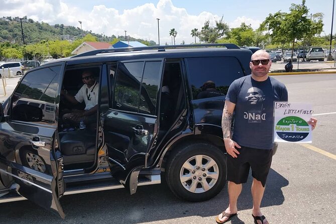 Montego Bay Airport Transfer to Ocean Eden Bay and Coral Spring - The airport meeting point, step by step
