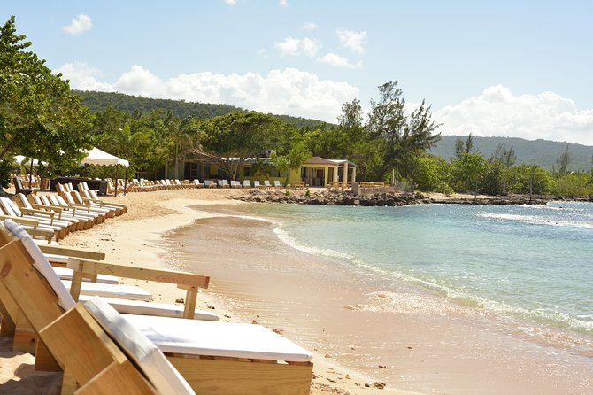 Montego Bay: Bamboo Beach Club VIP Access with Lunch & Cocktails - A beach day built around ease