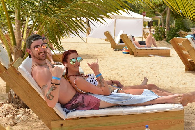 Montego Bay: Bamboo Beach Club VIP Access with Lunch & Cocktails - Six cocktails, rum punch, and a bartending show