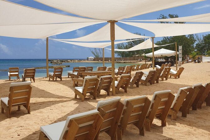 Montego Bay: Bamboo Beach Club with Lunch and Cocktails - Shopping on the way back