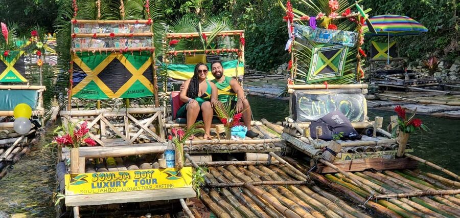 Montego Bay: Bamboo Raft Cruise on the Great River - Floating shops, Jamaican food, and river music
