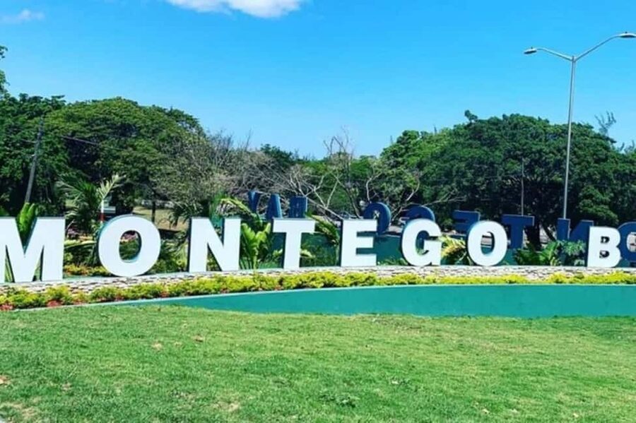 Montego Bay: City Highlights and Souvenir Shopping Tour - Getting context on Montego Bay’s people and history