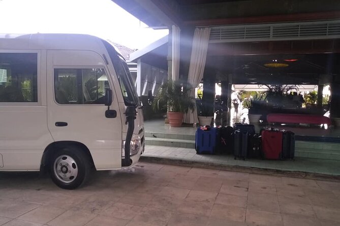Montego Bay Hotels Private Airport Transfer to Sangster International (MBJ) - What the Airport Arrival Process Is Like