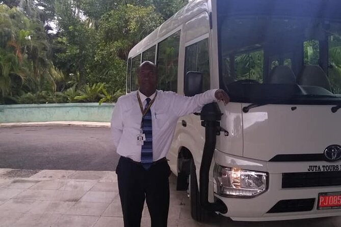 Montego Bay Hotels Private Airport Transfer to Sangster International (MBJ) - Steven Blake and the Driver-Guide Touch