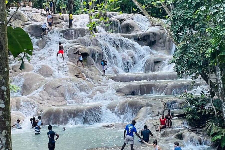 Montego Bay: Private Dunn's River Falls and Blue Hole Tour - Climbing the 600-foot Dunn’s River Falls