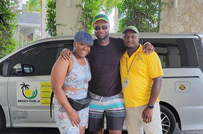 Montego Bay Private Taxi & Airport Transfers - The ride itself: air conditioning, WiFi, and water