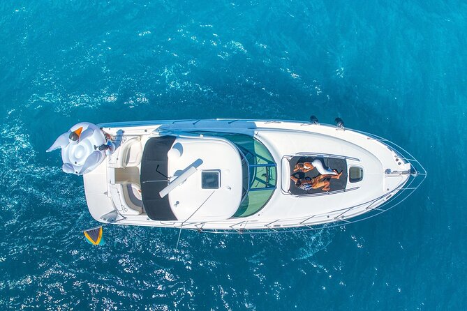 Montego Bay Private Yacht Tour with Open Bar and Lunch - Lunch along the Montego Bay Hip Strip