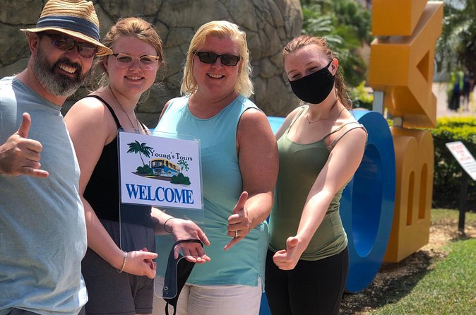Montego Bay Roundtrip Luxury Transfer with Lounge Access - Who will get the most value