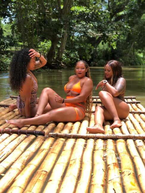 Montegobay: Rafting Tour with Limestone Massage - A quiet hour on Jamaica’s Great River