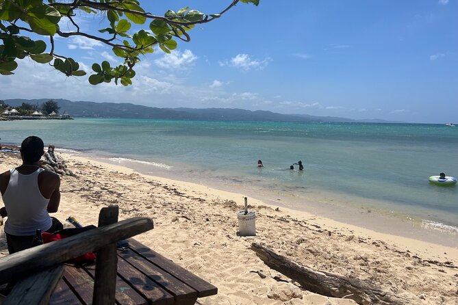 Negril 7 Mile Beach and Ricks Cafe Tour - Renardo’s role in shaping the day