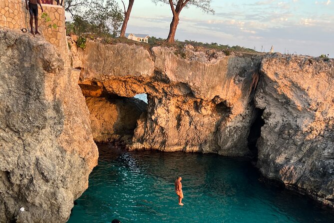 Negril 7 Mile Beach and Ricks Cafe Tour - Leaving Montego Bay by road