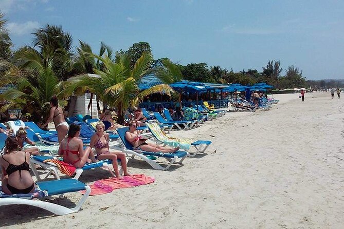 Negril 7 Miles Beach and Rick's Cafe Tour - Seven Mile Beach: two hours to set your own pace