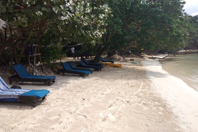 Negril Private and Public Beach with Ricks Cafe from Montego Bay - Rick’s Cafe brings cliff views and a famous finale