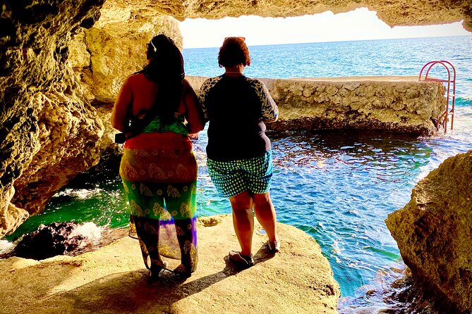 Negril Seven Miles Beach And Ricks Cafe Tour - Rick’s Cafe and the 35-foot cliff