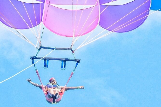 Parasailing, Blue Hole Mineral Spring, Seven Mile Beach - Blue Hole Mineral Spring and the 55-foot jump