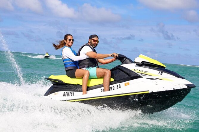 Parasailing & Jet Ski-Combo in Montego Bay - Beach facilities make the stop easier