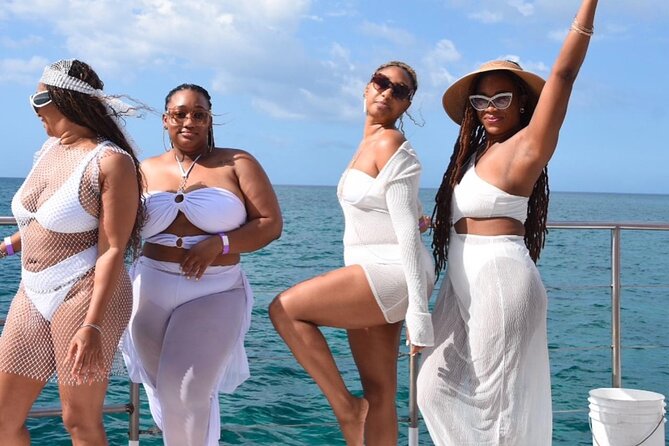 Party Catamaran: OpenBar, Music, Negril Beach, Caves, Snorkeling - The long road from Montego Bay to Negril