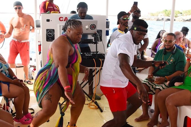 Party Catamaran: OpenBar, Music, Negril Beach, Caves, Snorkeling - Arriving at Rick’s Cafe by sea