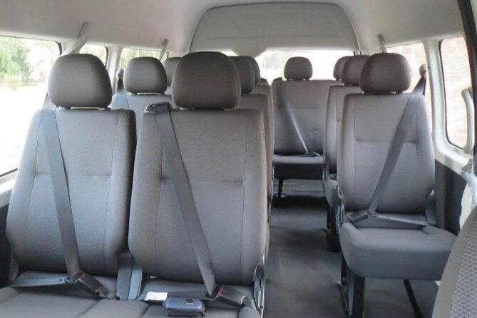 Private Airport Pickup and drop off in Jamaica - Drivers who make the first contact easier