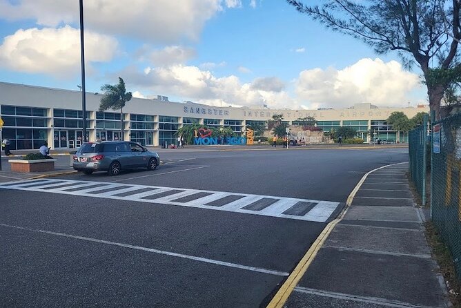 Private Airport Pickup and drop off in Jamaica - What the private vehicle changes