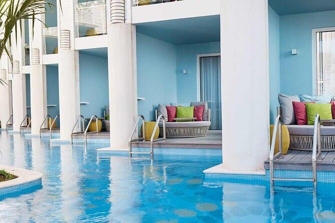 Private Airport Transfer to Azul Beach Resort Negril - A private car or minibus for your own party