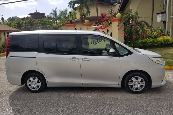 Private Airport Transfer to Jewel Grande Montego Bay Resort - The drivers add a local touch