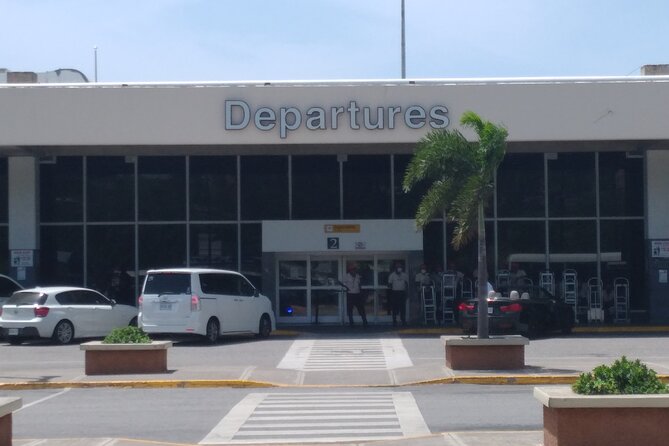 Private Airport Transfers to Royalton Blue Waters and White Sand - A calm start outside Sangster International Airport