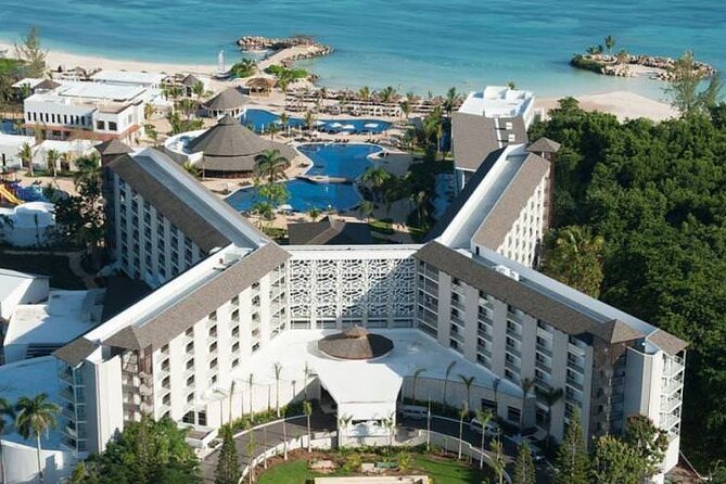 Private Airport Transfers to Royalton Blue Waters and White Sand - The 30 to 45 minute ride to Royalton
