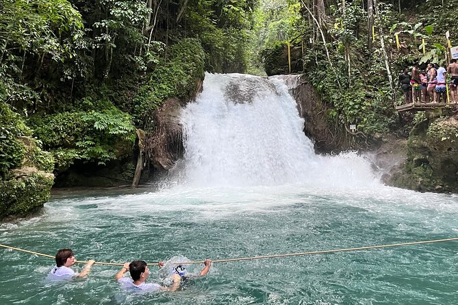 Private Dunn's River Falls and Blue Hole Tour Ocho Rios Jamaica - Communication and guide service