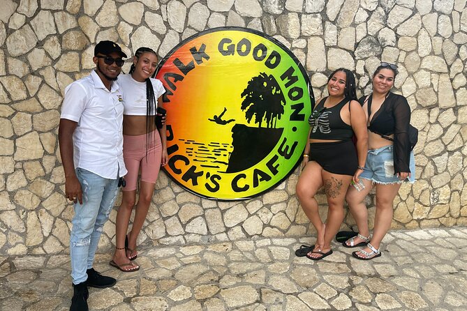 Private MBJ Airport Transfers to Hotels in Jamaica (Round Trip) - The short ride to your Montego Bay hotel
